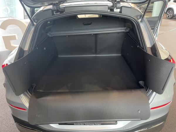 Aus der Bodenmatte machen Sie innerhalb von Sekunden einen Superkofferraumschutz für Ihren Mercedes GLC  EQ